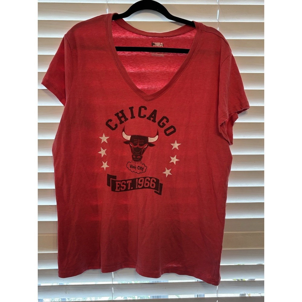Chicago Bulls T-Shirt Vintage Women's Size X XL Red , V Neck Y2K